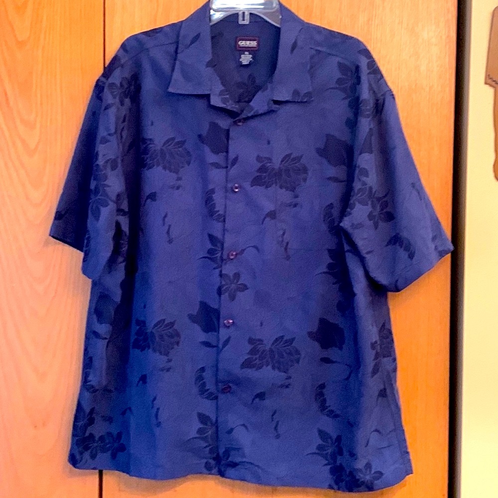 Vintage Guess XL 90s Y2K navy blue floral button down SS Hawaiian shirt men EUC